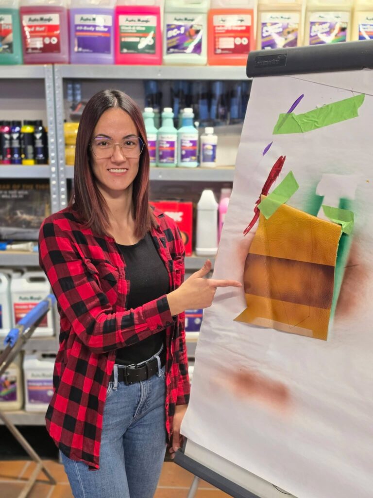 Munka közben az AutoArt műhelyben