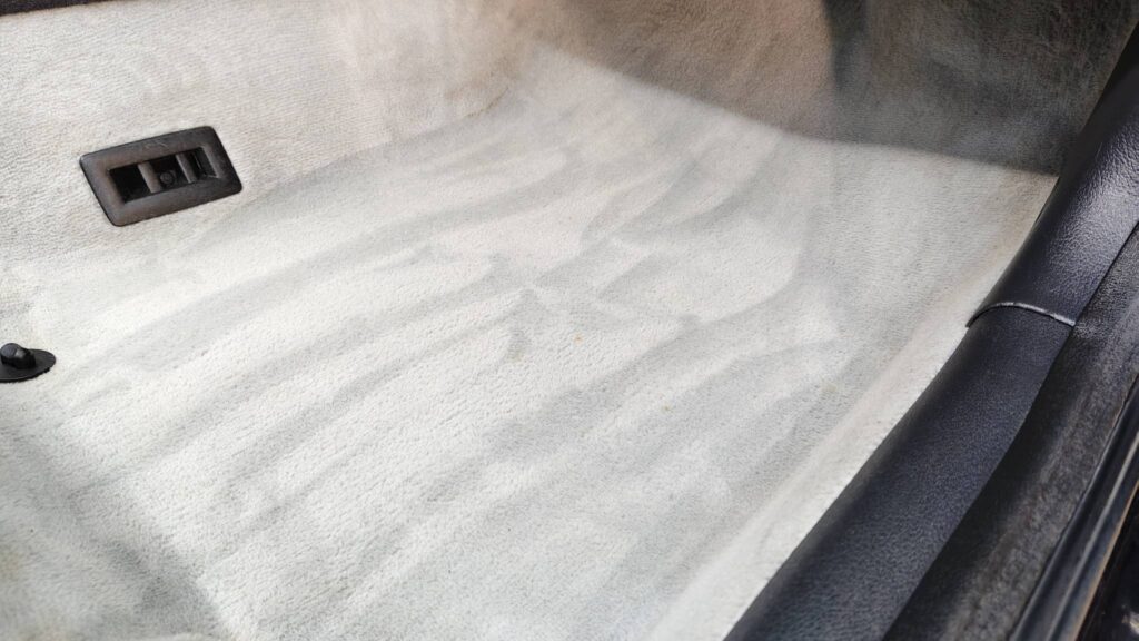 autó belső tér tisztítás után, tiszta kárpit és padló