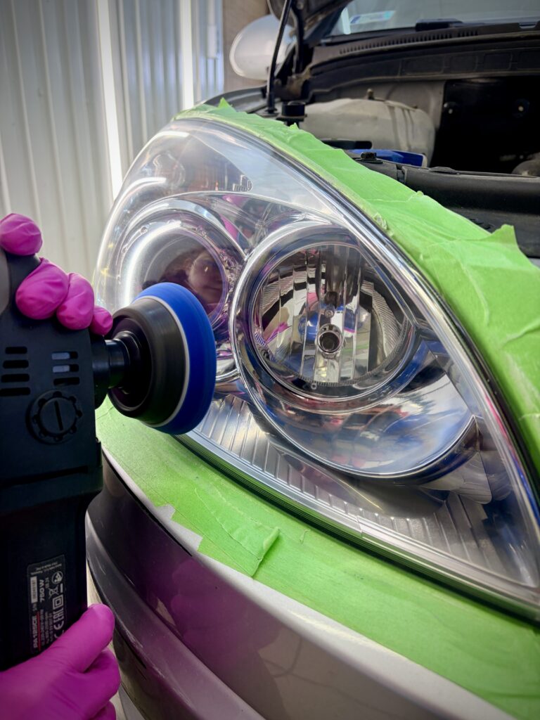 Fényszóró felújítása polírozással